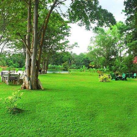 Canal Side Safari Resort Удавалаве Екстериор снимка