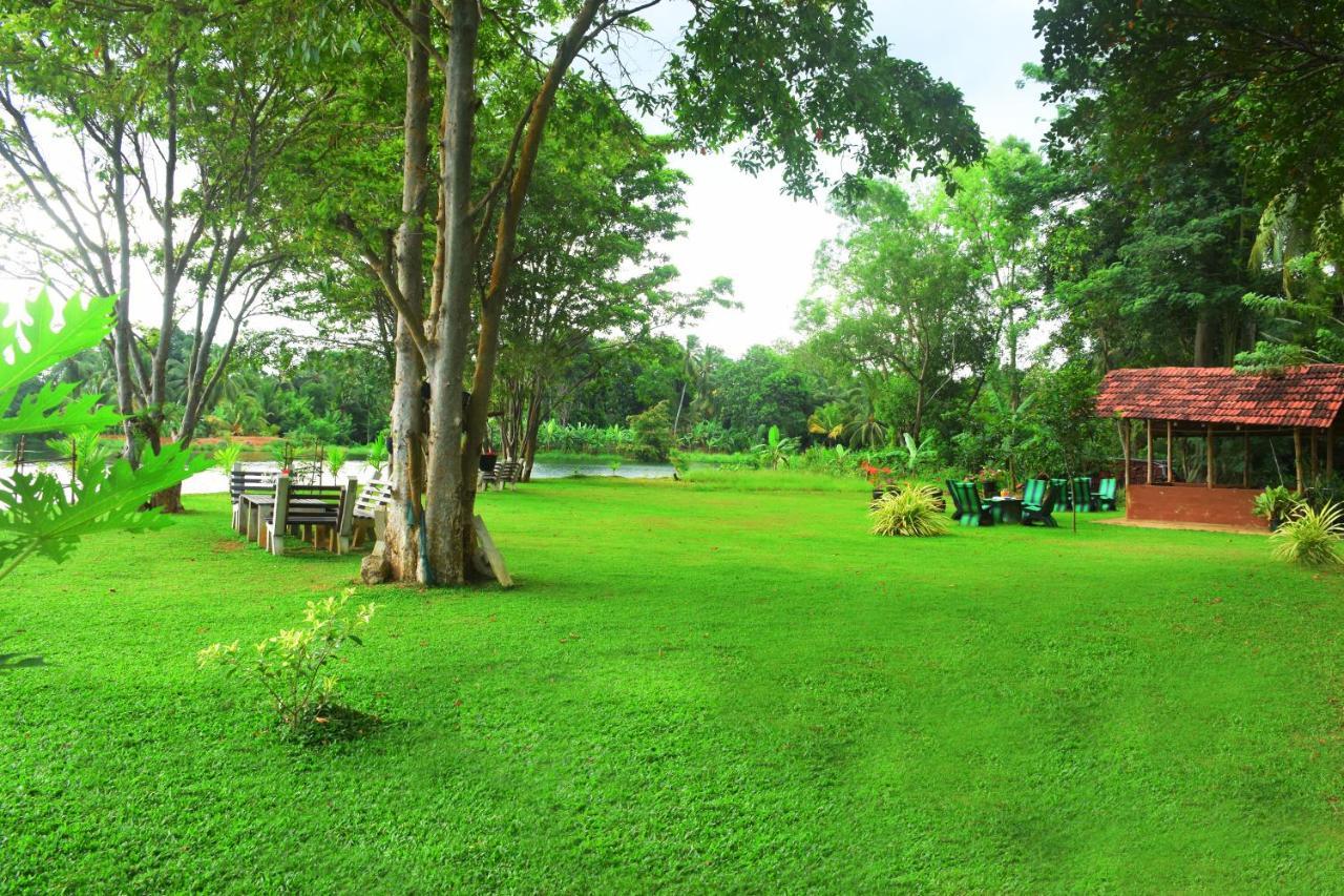 Canal Side Safari Resort Удавалаве Екстериор снимка