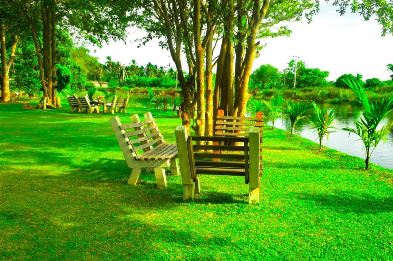 Canal Side Safari Resort Удавалаве Екстериор снимка