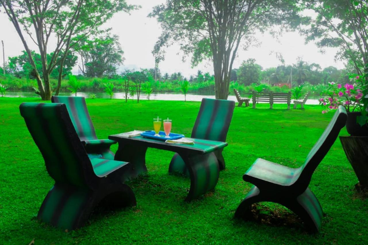 Canal Side Safari Resort Удавалаве Екстериор снимка