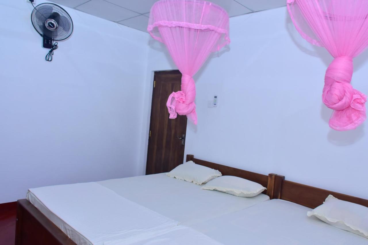 Canal Side Safari Resort Удавалаве Екстериор снимка